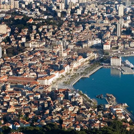 Cool Attic Marina In The Heart Of Daire Split