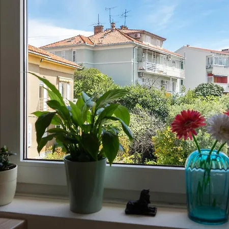 Cool Attic Marina In The Heart Of Daire Split