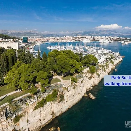 Daire Cool Attic Marina In The Heart Of *