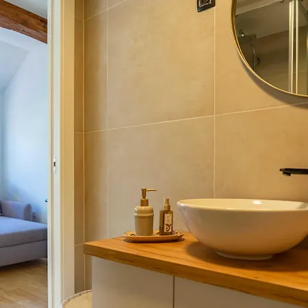 Cool Attic Marina In The Heart Of Daire *