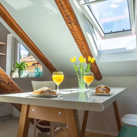 Daire Cool Attic Marina In The Heart Of