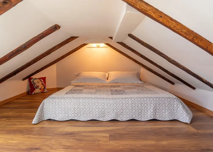 Cool Attic Marina In The Heart Of *